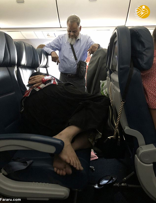 (تصویر) اقدام جنجالی یک زن و شوهر در هواپیما