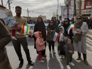 حضور خانوادگی مردم در صحنه راهپیمائی یوم‌الله ۲۲بهمن 